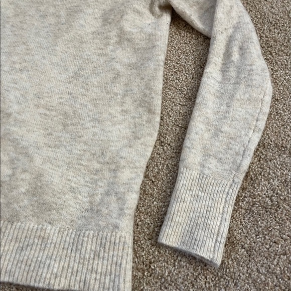 Loft Women’s Sweater Size Extra Small - Picture 11 of 11
